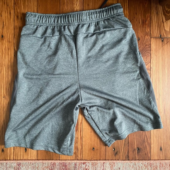 Nike Dri-FIT Men's Training Shorts - Standard Fit - Size Small. - Picture 4 of 5